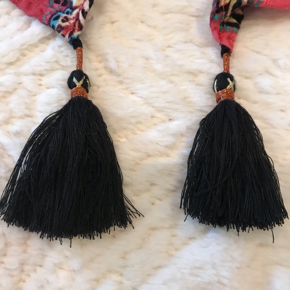 DEMOCRACY cold shoulder tassel top - Picture 8 of 9